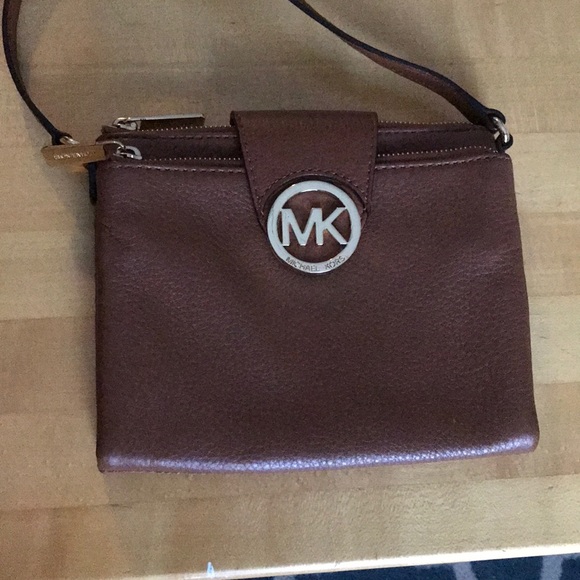 Michael Kors Handbags - Michael Kors Tan Leather Crossbody